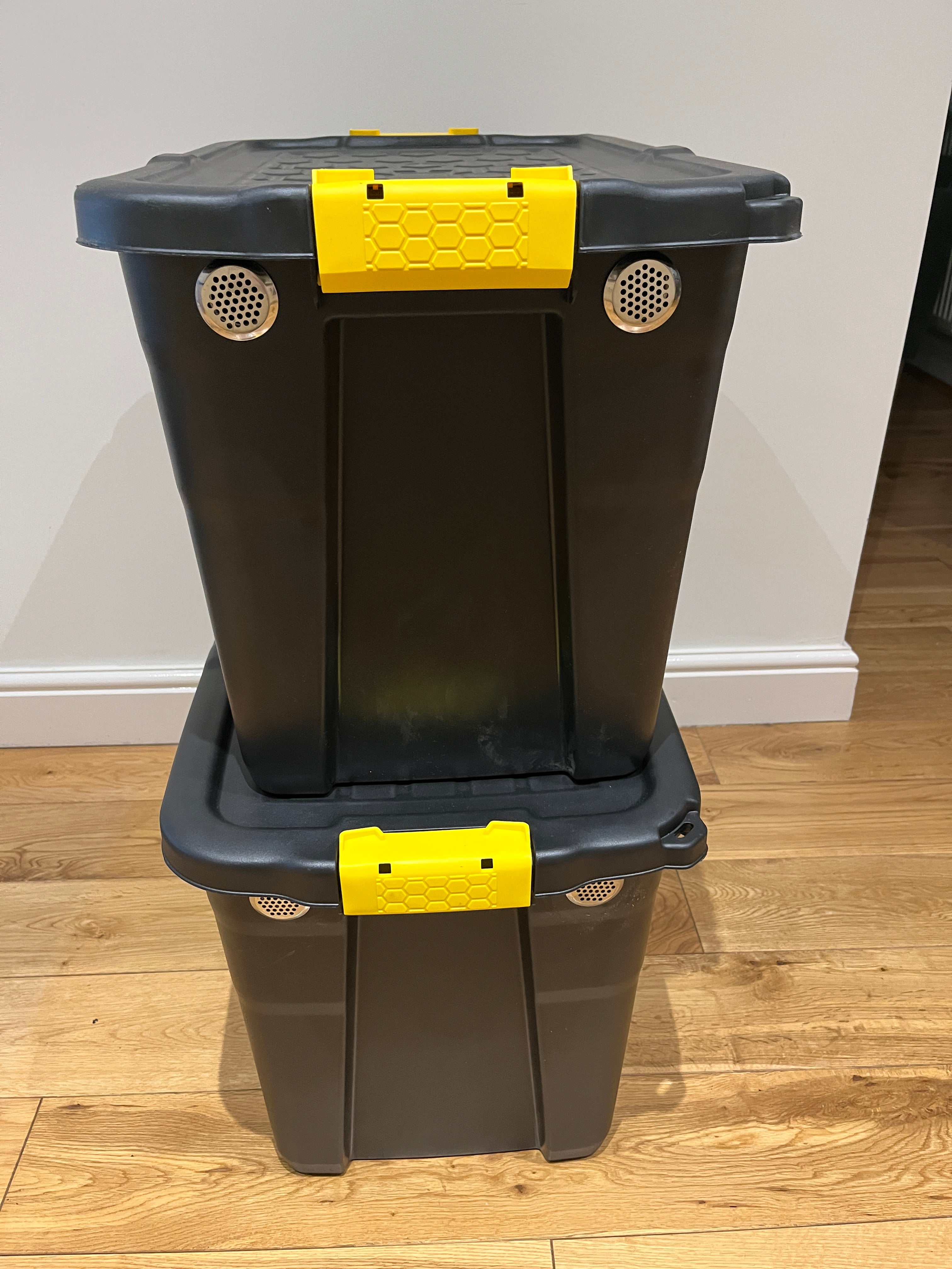 Dubia Roach/ Insect Enclosure
